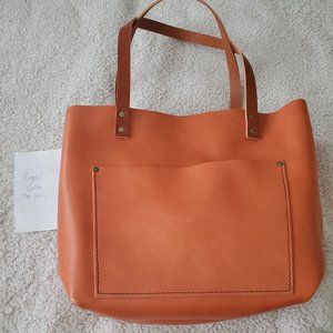 Portland leather Medium Classic Tote in Satusma, NEW